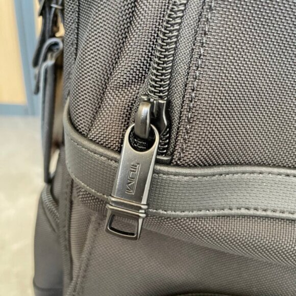 ✨NWT✨ TUMI Halsey ‧ Black/Gold ✨ - Picture 3 of 11